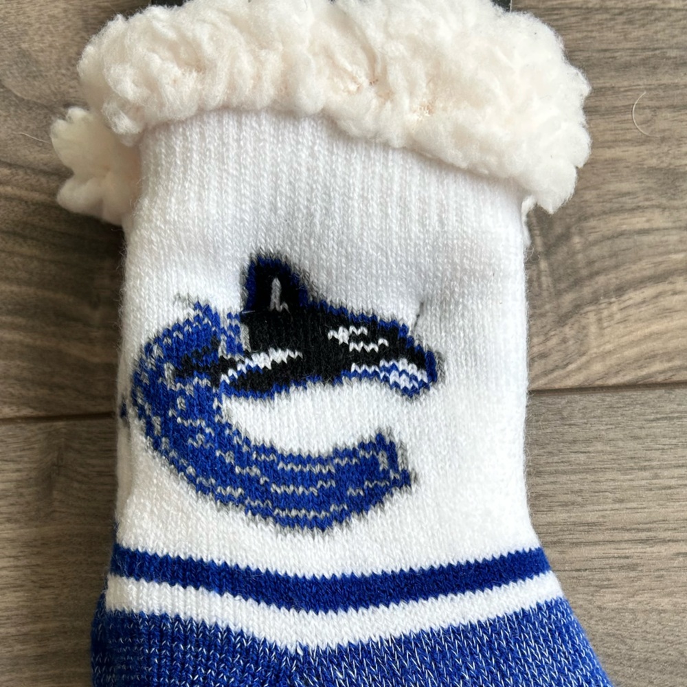 Vancouver Canucks Slipper Socks (BRAND NEW) - Picture 3 of 3